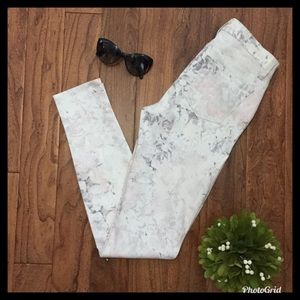 🌺HOST PICK 🌺 J. BRAND Floral Jeans EUC🌺